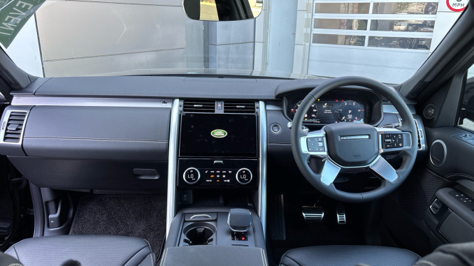 Land Rover Discovery 3.0 D350 Dynamic SE 5dr Auto Diesel Station Wagon - Image 9